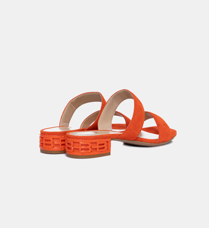 شبشب بأشرطة من جلد السويد