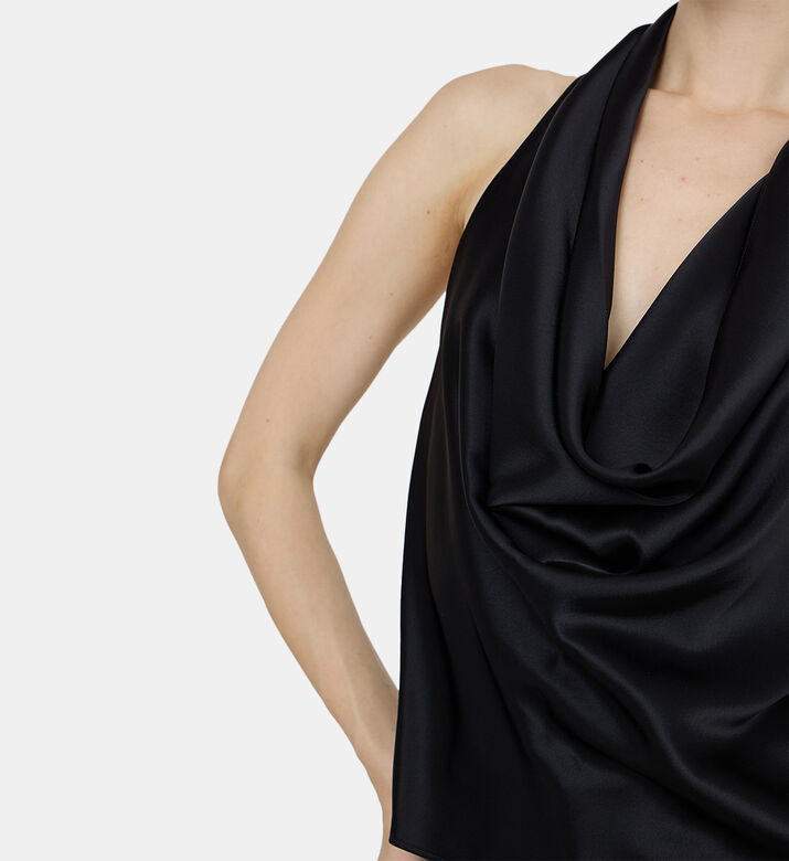 بلوزة أيانا قصيرة بياقة ملتفة حول الرقبة