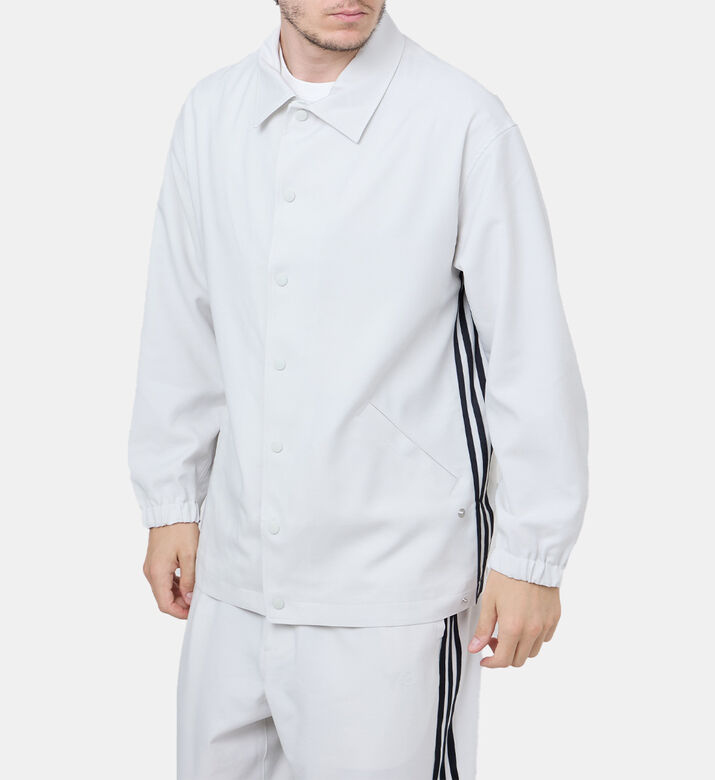 جاكيت بتفاصيل مخططة