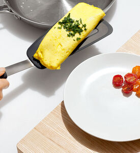 Oxo Silicone Flexible Omelet Turner, Packshot View
