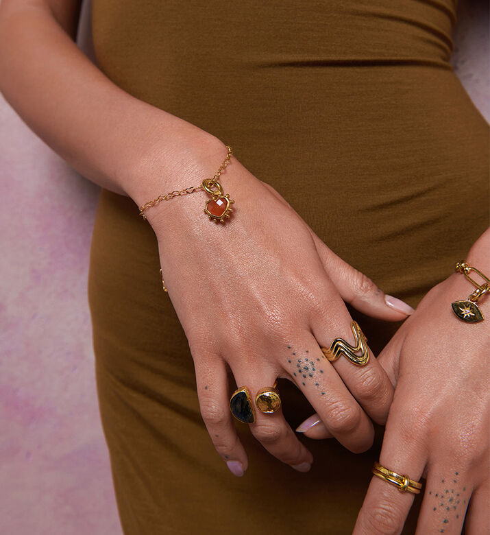 Ottoman Hands Onyx Heart-shape Charm, Packshot View