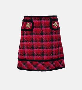 تنورة قصيرة بأزرار ذهبية