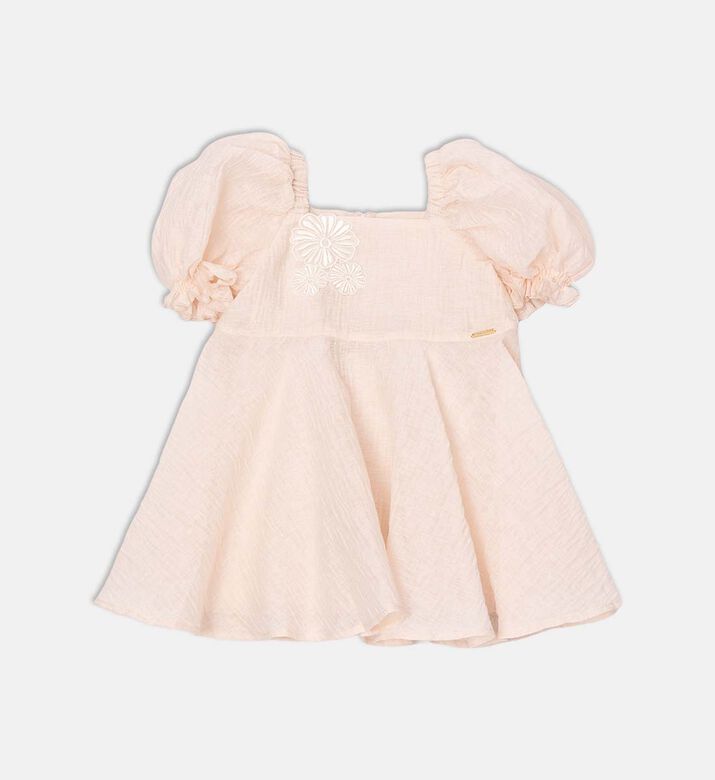 فستان بأكمام منفوشة وزخارف زهرية