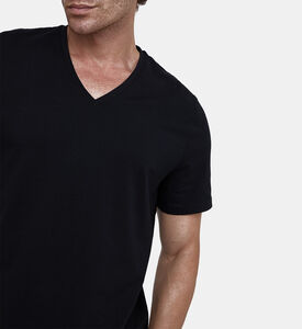 تيشيرت بياقة V