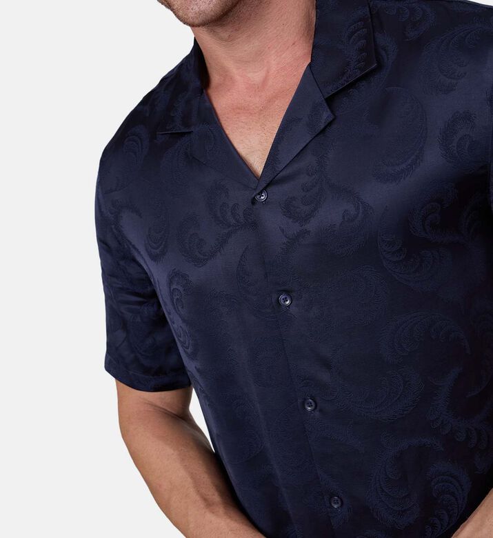 قميص قصير الأكمام بنقشة ريش