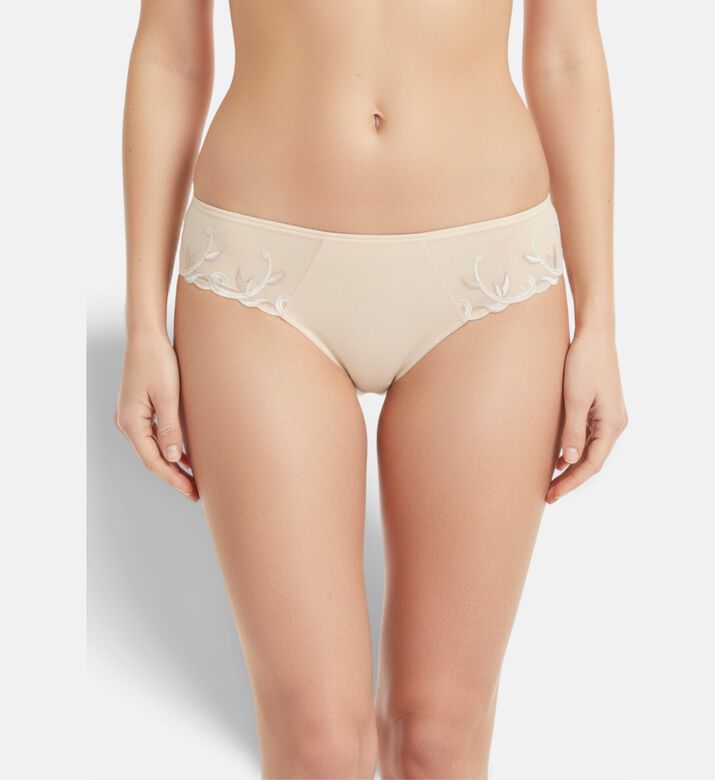 Simone Perele Brief, Model View