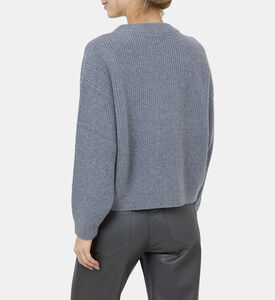 سترة محبوكة بياقة مستديرة