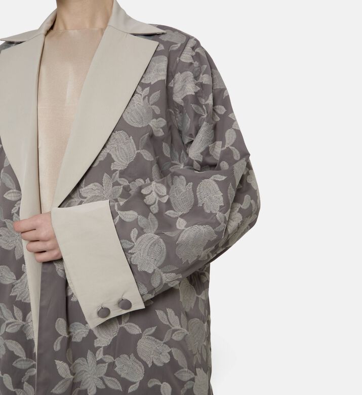 BANOU Abaya Floral, Model View