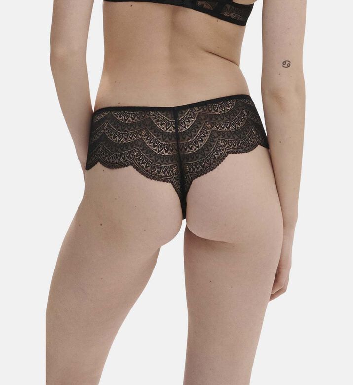 Simone Perele Karma Seamless Lace Shorty Brief, Black, Xl, Model View Simone Perele Karma Seamless Lace Shorty Brief, Black, Xl, Model View