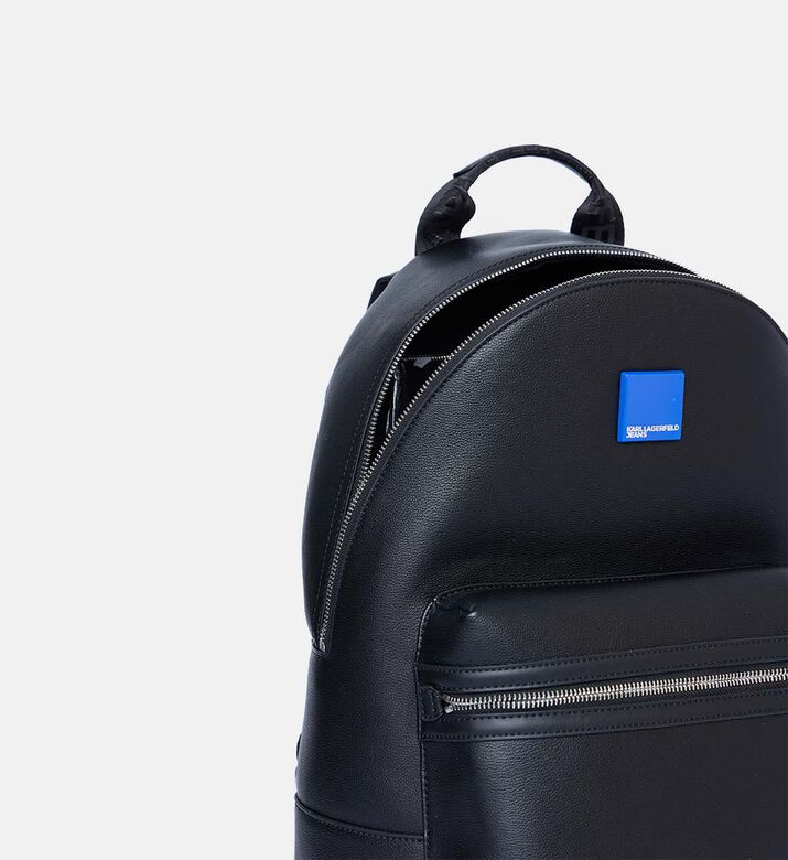 حقيبة ظهر بحمالات كتف مبطنة