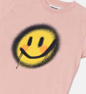 تيشيرت رايلي بطبعة وجه مبتسم غرافيتي