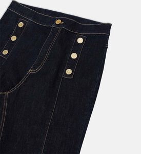 بنطال واسع بتفاصيل أزرار