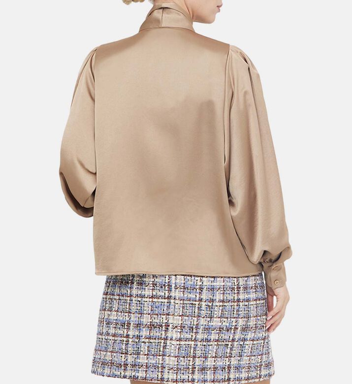 قميص كانديا بوسي بياقة على شكل فيونكة