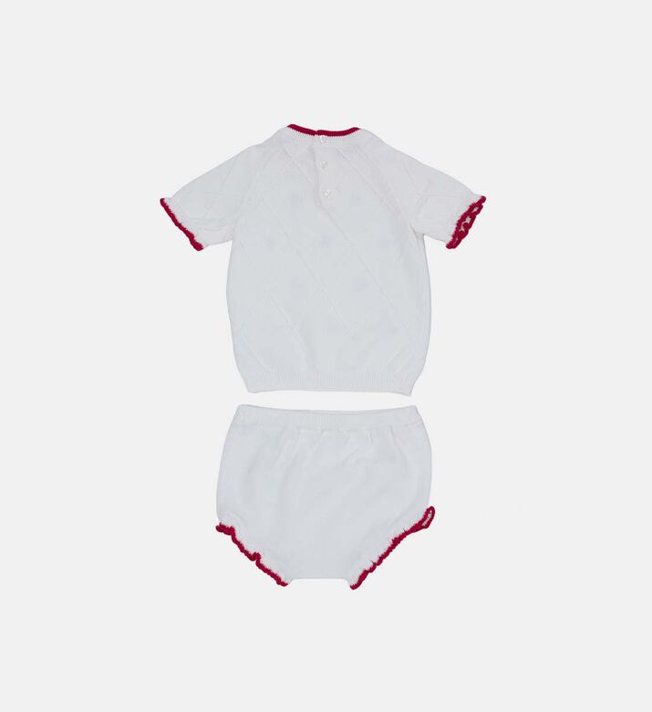 طقم بقصّة عادية بتطريز كرز طقم بقصّة عادية بتطريز كرز