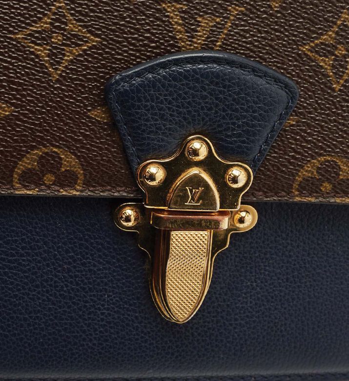 حقيبة فيكتوار لويس فويتون بنقشة العلامة وجزء أزرق داكن مملوكة مسبقًا