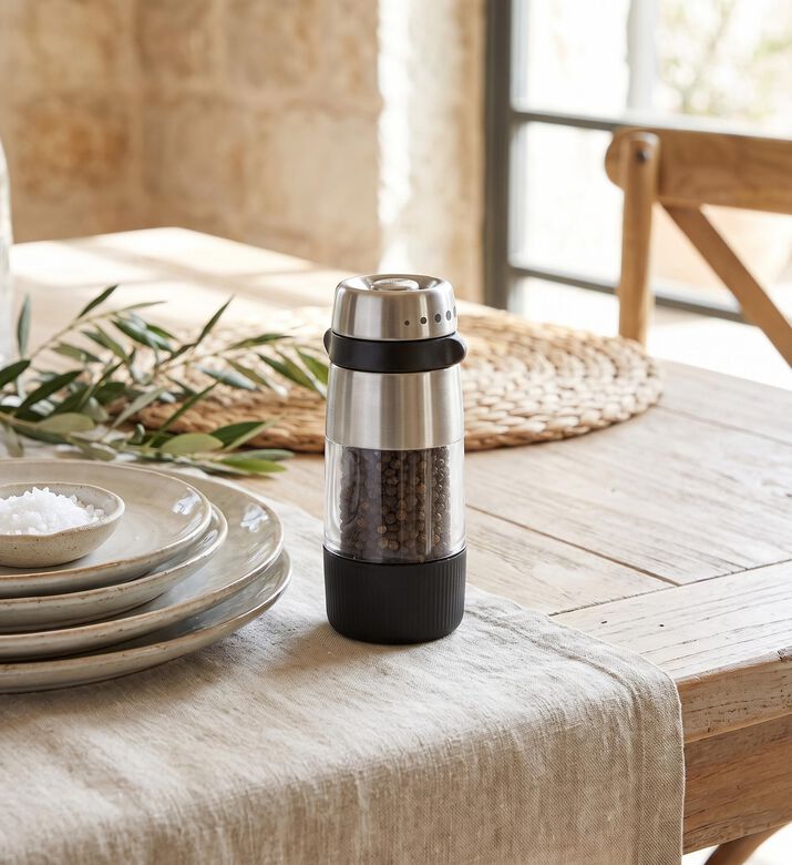 Oxo Accent Mess-free Pepper Grinder, Packshot View
