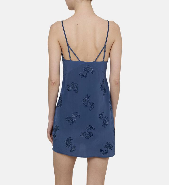 فستان بدون أكمام مزين بأحجار الراين