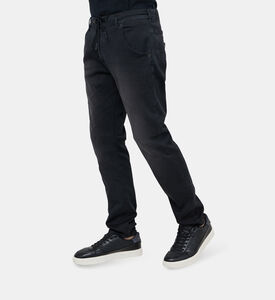 بنطال جينز برباط خصر بقصة تضيق نحو الأسفل