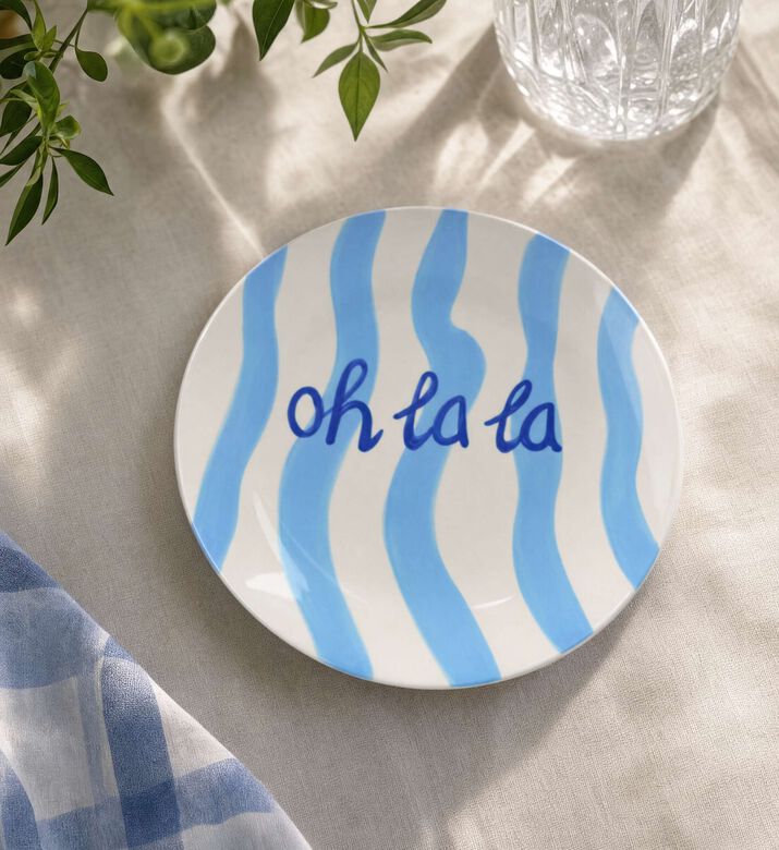 Que Rico Ceramic Stripe Design Round Plate, Model View