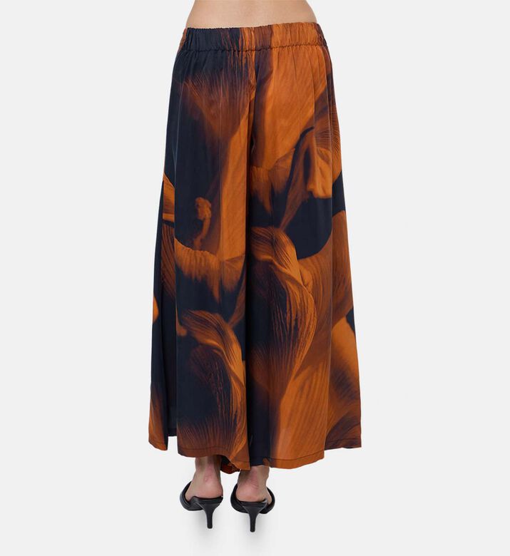 Niluu Floral-print High-waisted Pants, Model View