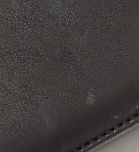 حقيبة شانيل بوي متوسطة الحجم بجلد مبطّن بغطاء قلاب مملوكة مسبقًا