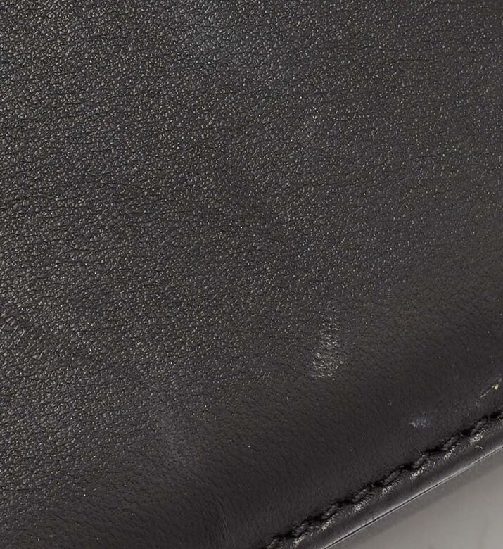 حقيبة شانيل بوي متوسطة الحجم بجلد مبطّن بغطاء قلاب مملوكة مسبقًا