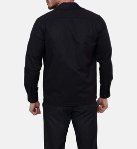 قميص بصف أزرار وجيب على الصدر