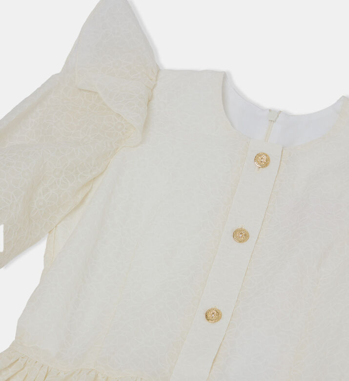 فستان واسع بإغلاق أزرار فستان واسع بإغلاق أزرار