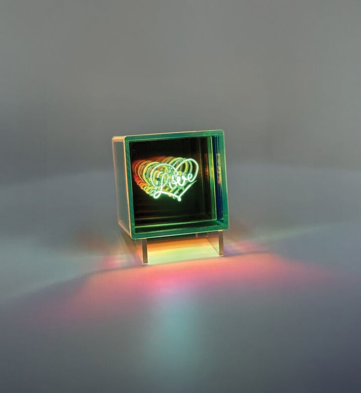 Message in the Bulb Love Light Box, Packshot View