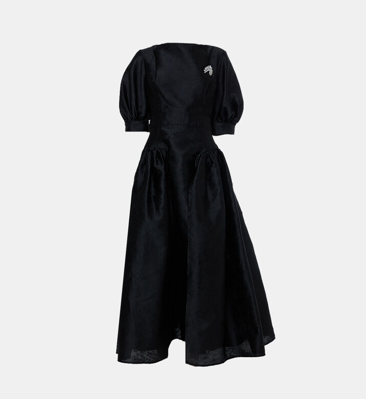 فستان متوسط الطول بياقة قارب