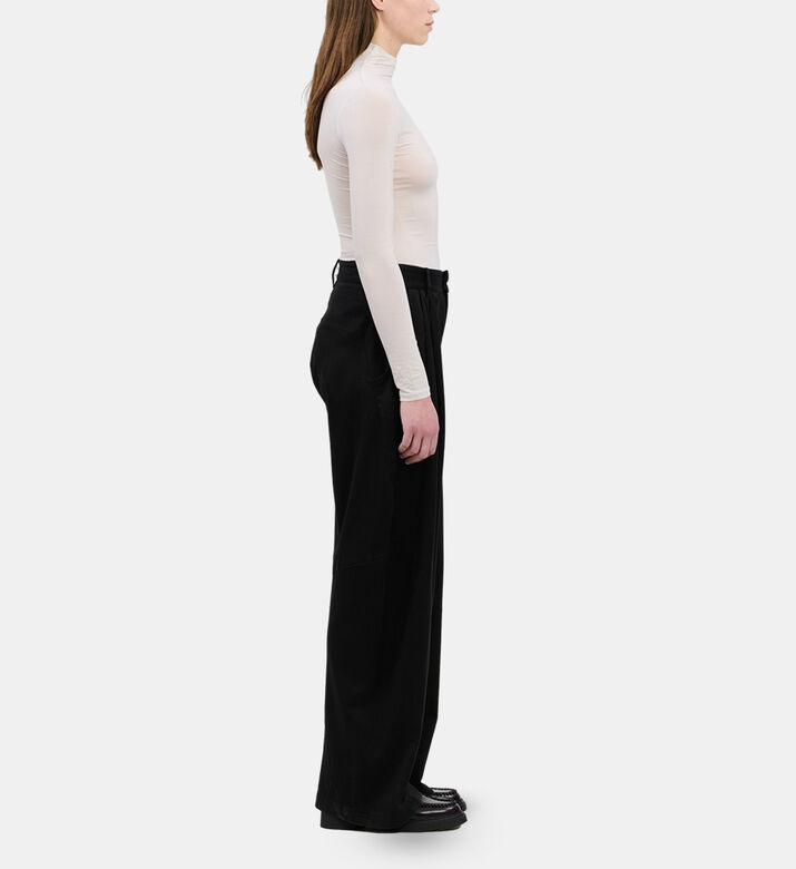 Martan Pant Jo, Model View