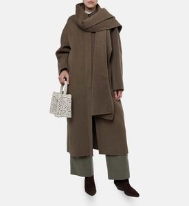 Soeur Coat Finn, Model View