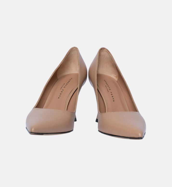 حذاء لوري بمقدمة مدببة