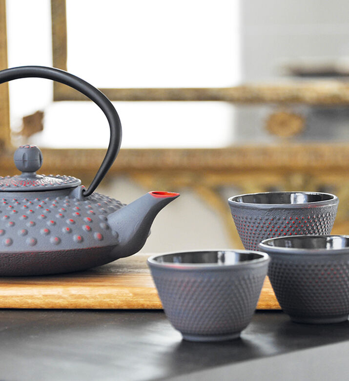 طقم إبريق وأكواب شاي بحديد زهر 4 قطع طقم إبريق وأكواب شاي بحديد زهر 4 قطع