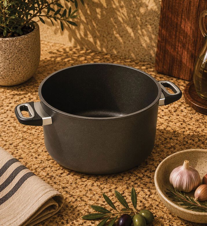 AMT Gastroguss Cast Aluminum Induction Pot, Black, 28-cm, Packshot View