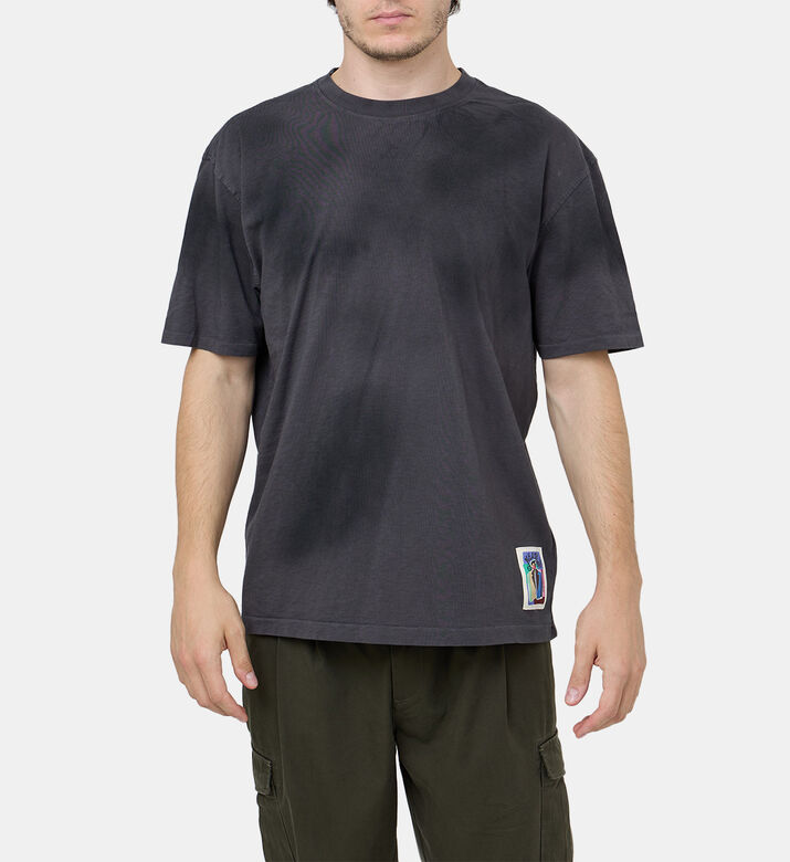 تيشيرت مصبوغ بشكل غير منتظم بنقشة فنية تيشيرت مصبوغ بشكل غير منتظم بنقشة فنية