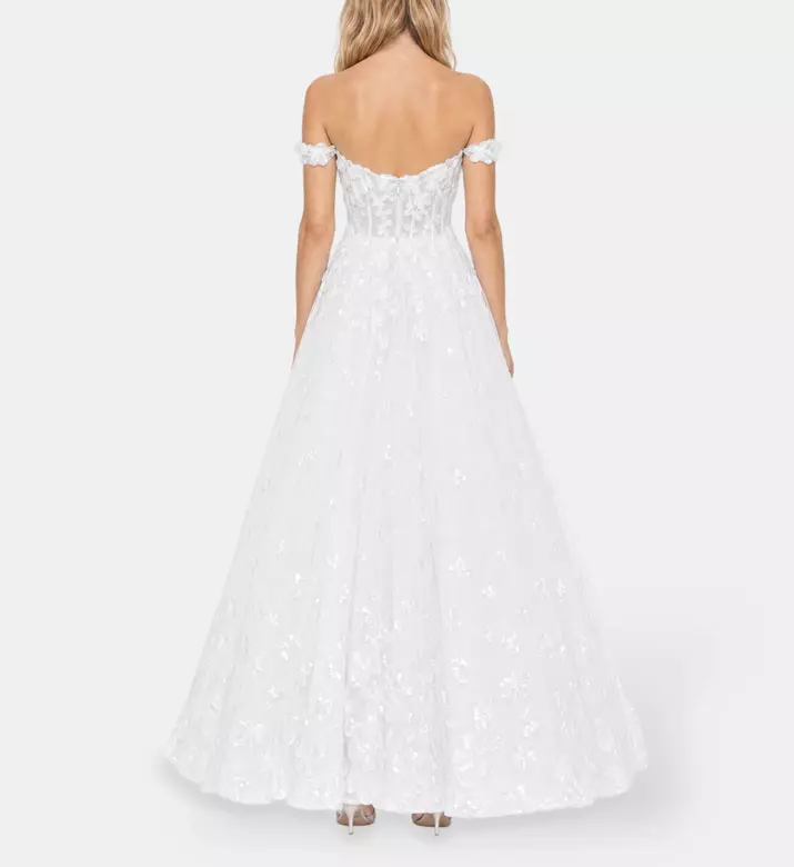 AAVVA Dress Hazar, Model View