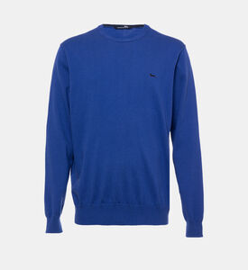 كنزة بأكمام طويلة مطرزة بشعار العلامة