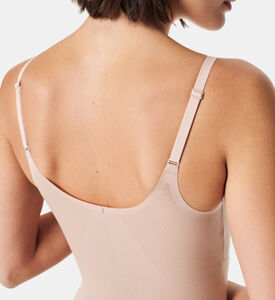 لباس داخليي غير مرئية محدد للجسم بطول لمنتصف الفخذ