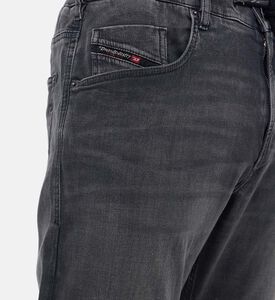 جينز بقصة مريحة ورباط