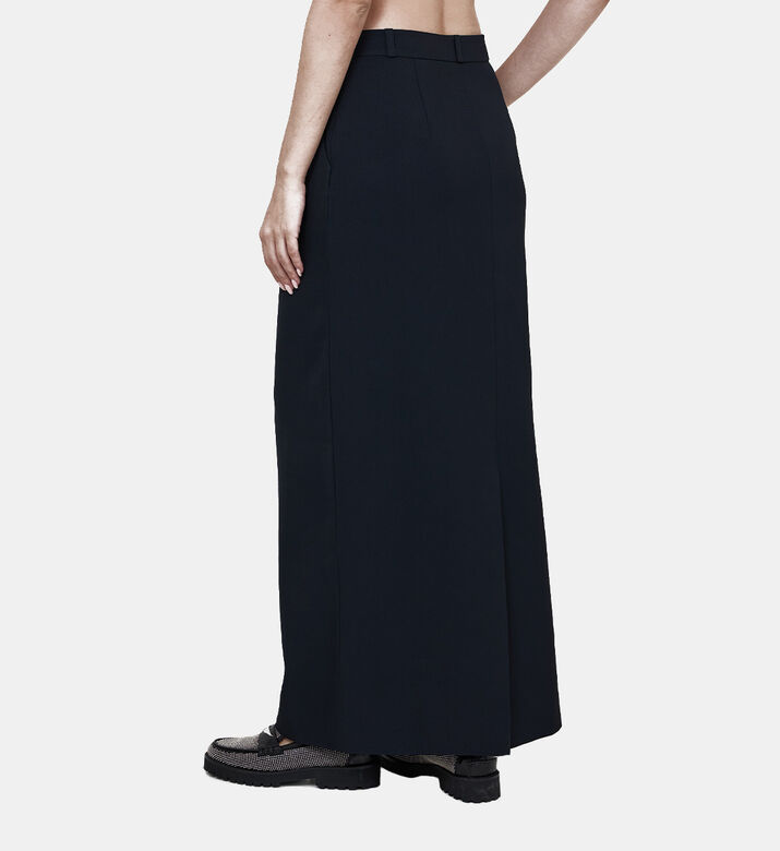 تنورة نورا طويلة بتصميم مناسب