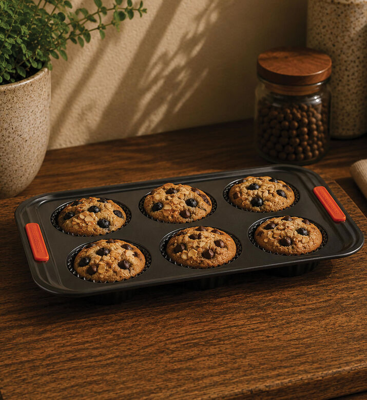 Le Creuset 6 Cup Fluted Tarte Tin, Packshot View
