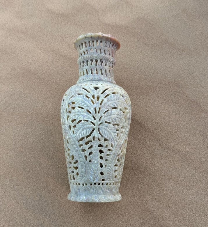 Tohfa Luxe Vase Palm Hand Carved Marble, Packshot View