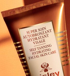 برايمر حريري لامع ومرطب