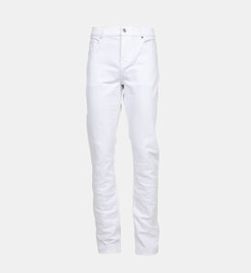 بنطال جينز بخصر متوسط وقصّة ضيقة