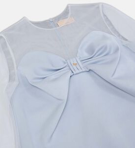 فستان بأكمام طويلة وتفصيل عقدة