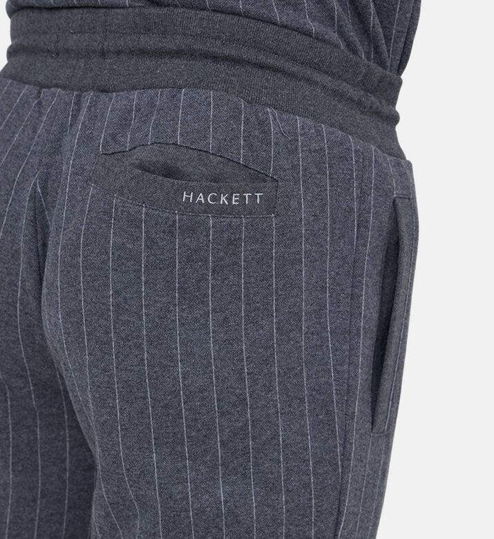 بنطال بقصة عادية و طبعة مخططة