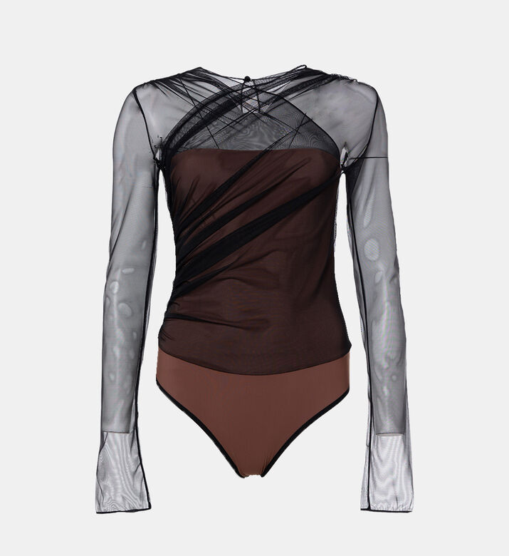 بلوزة شبه شفافة بأكمام طويلة وكتفين مكشوفين