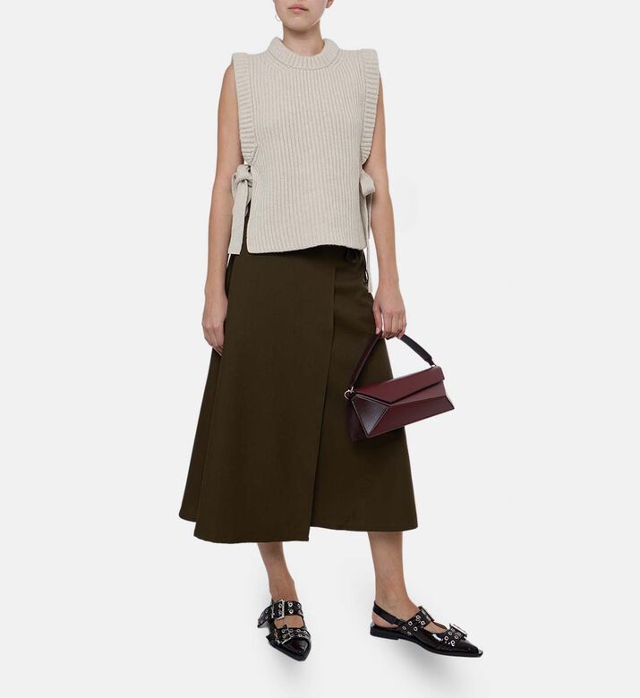 Soeur Jupe Reine, Model View