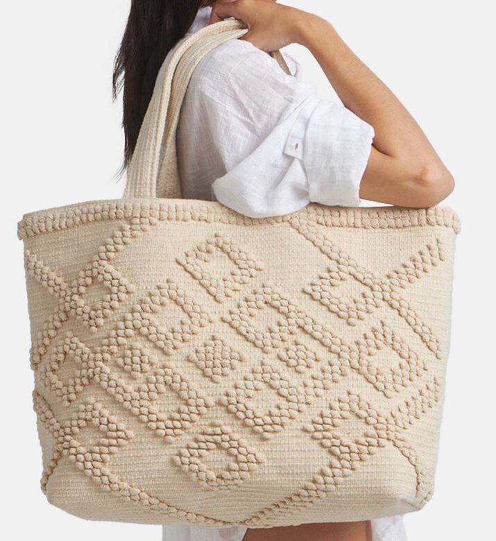 Pom-pom Magnetic Clasp Tote Bag